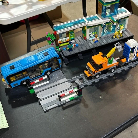 Lego City Train Station Set 60335 retired - Picture 12 of 14